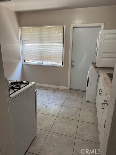 Foto del edificio - 4611 W 152nd St