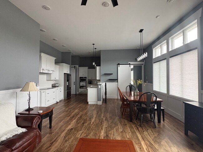 Foto del edificio - 12680 Back Creek Valley Rd