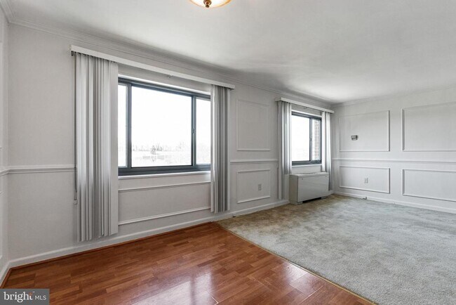 Foto del edificio - 1300 S Arlington Ridge Rd