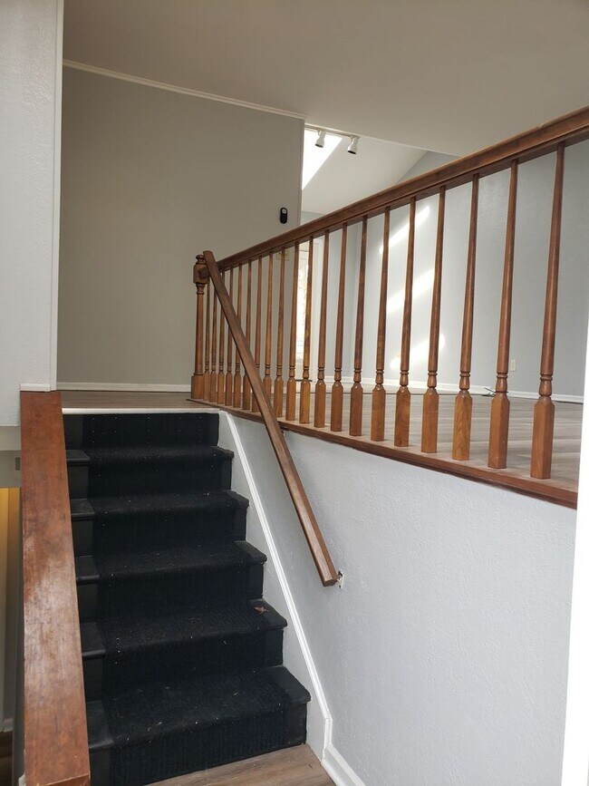 Foto del edificio - Experience Luxury Living at 421 Mary St: A...
