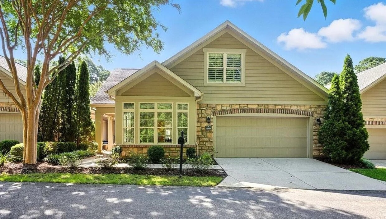 Foto principal - 10608 Old Ardrey Kell Rd