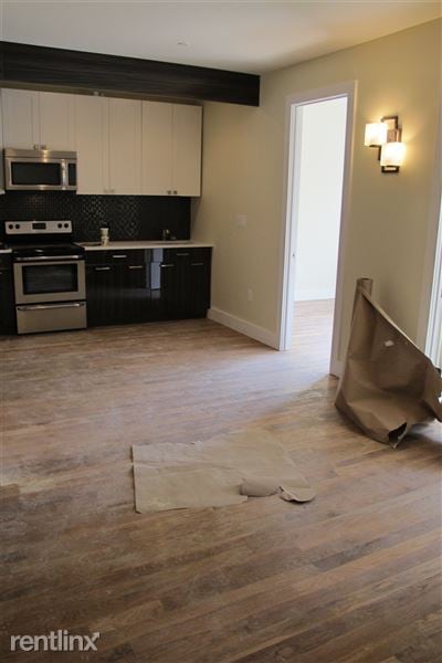 Building Photo - 142 Graham Ave