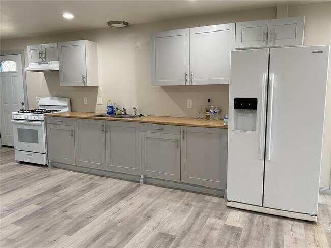 Foto del edificio - 2436 W Prairie St