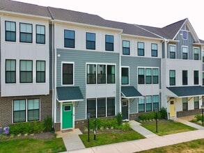 Building Photo - 2209 Swallowtail Ln