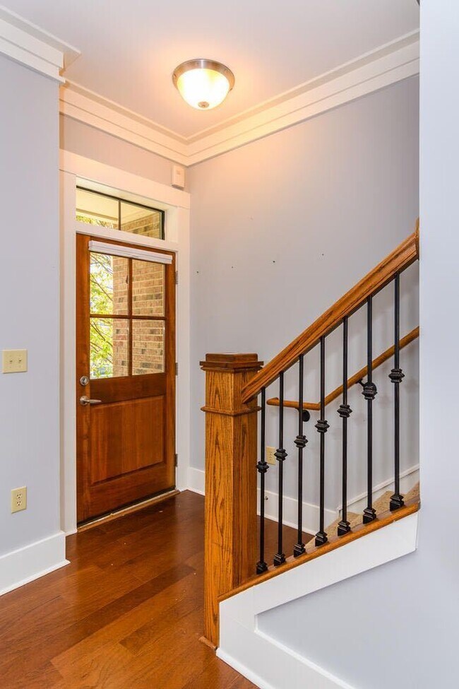 Building Photo - Biltmore Park Townhouse