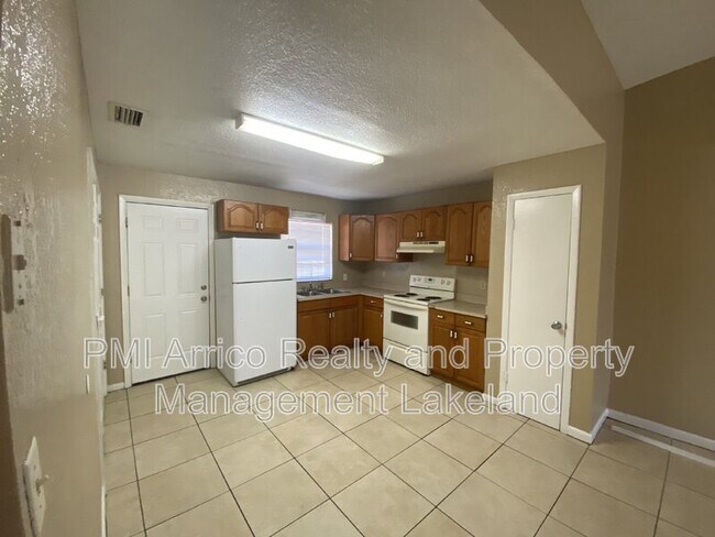 Building Photo - 590 Hatfield Rd