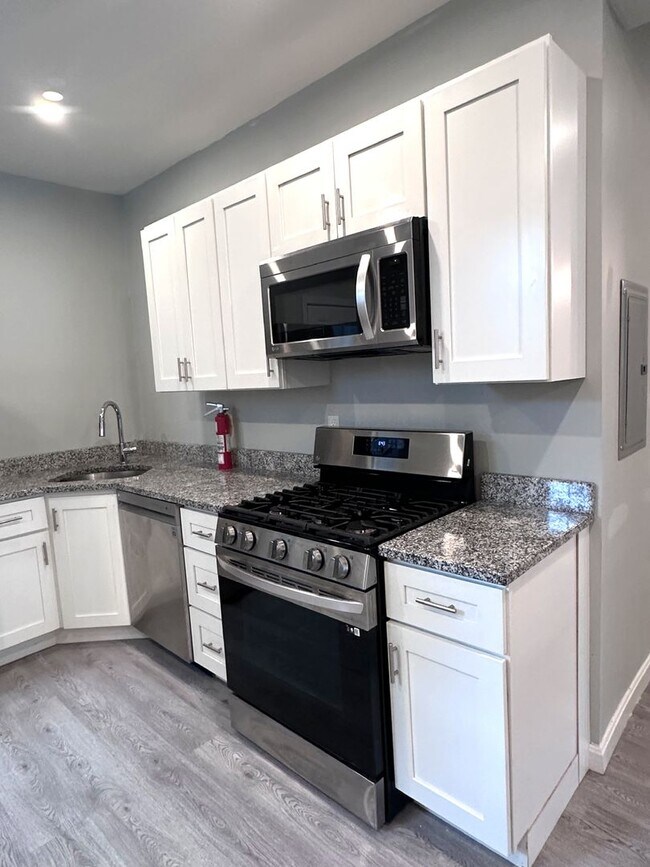 Foto del edificio - 92 Greenville Ave
