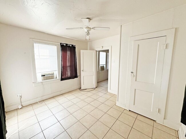 Foto del edificio - 504 W Ave E