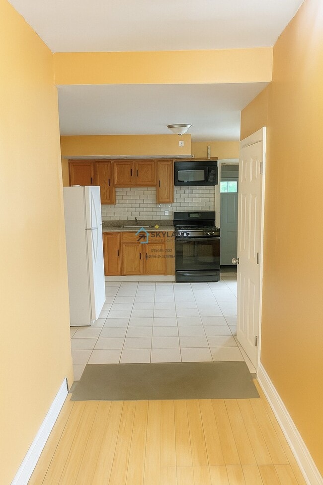 Building Photo - 881 N 46th St