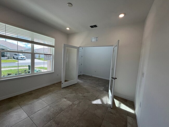 Building Photo - 5728 SW 71st Ct
