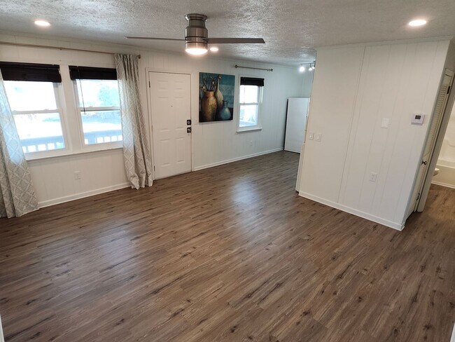 Foto del edificio - Newly Renovated 2 bedroom, 1 bathroom Apartment on Panama City Beach