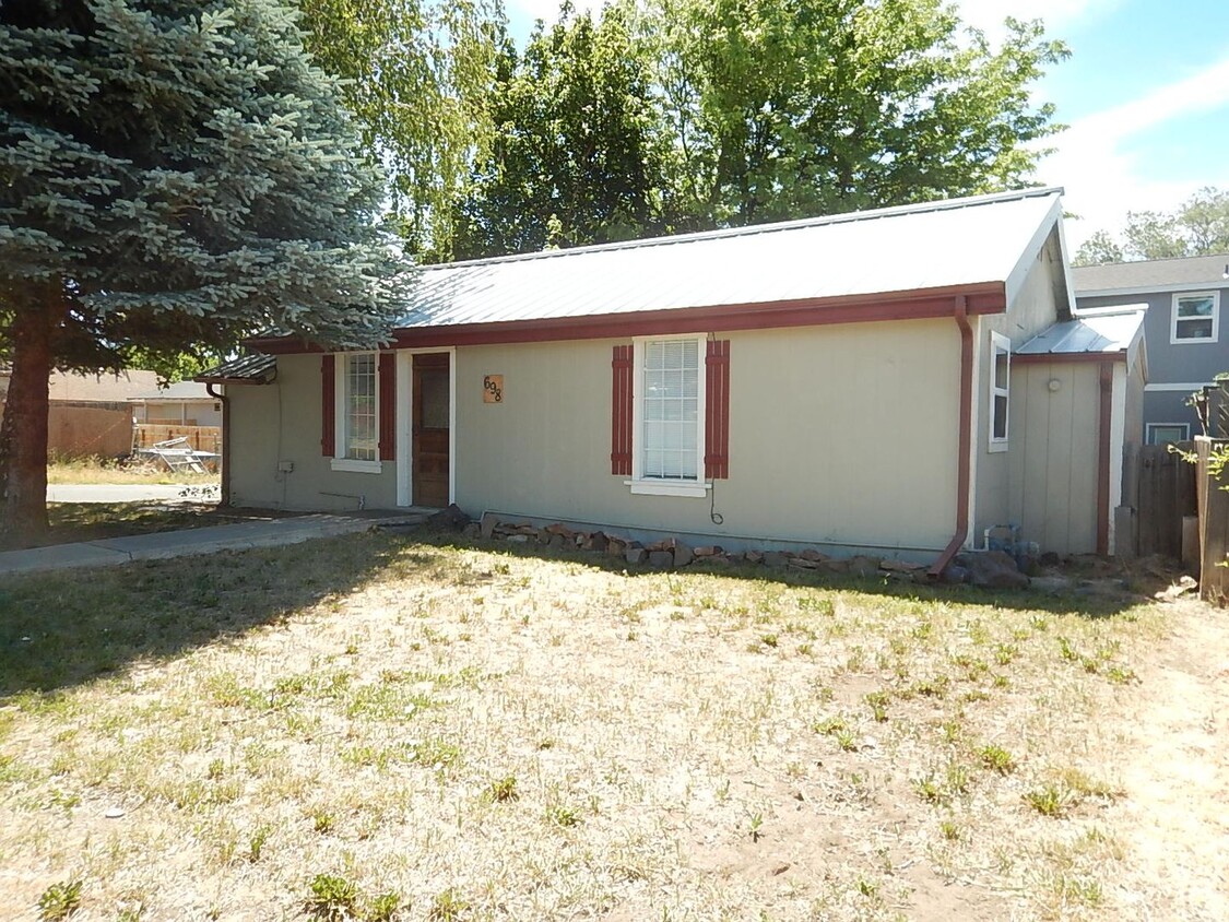 Primary Photo - *Price Reduced!* 3 Bedroom, 1 Bathroom Les...