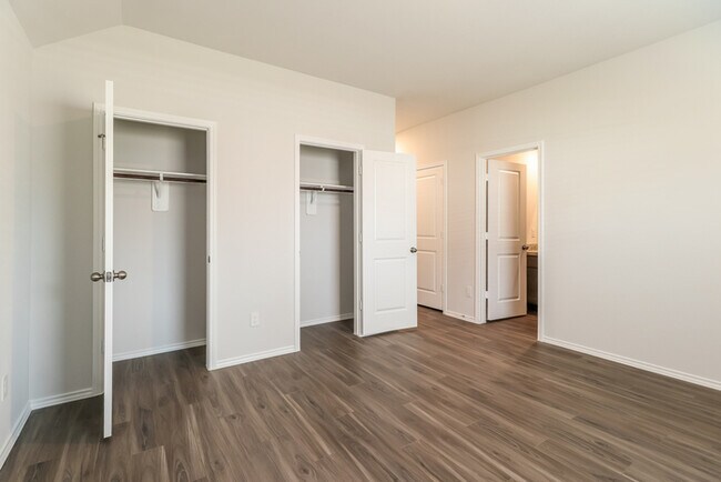 Foto del edificio - 2409 Kivver Dr