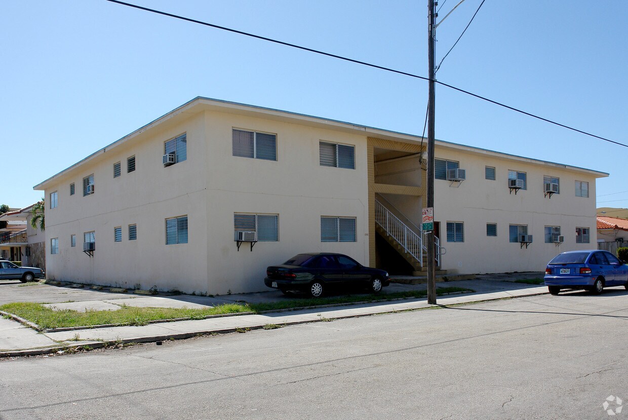 Foto principal - 295 NW 14th Ave