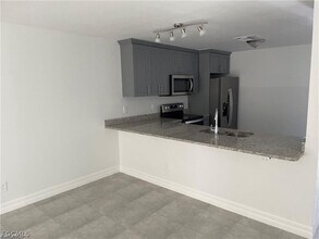 Building Photo - 1114 Capetown Ave