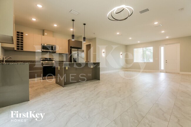 Foto del edificio - 4391 Cuthbert Ave