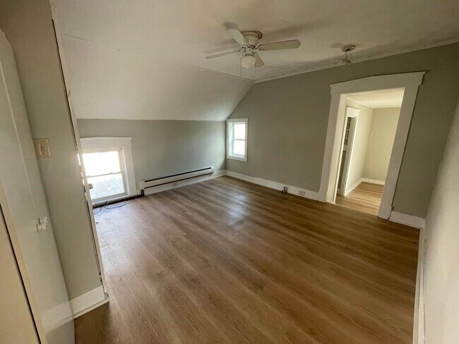 Foto del edificio - 52 Chestnut Ave