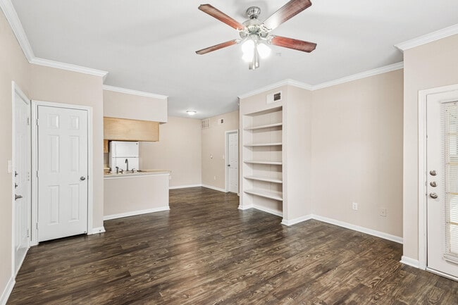 Lakeshore Villas apartments — community photo - Lakeshore Villas