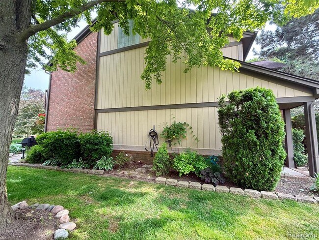 Foto del edificio - 1550 Meadowside Dr