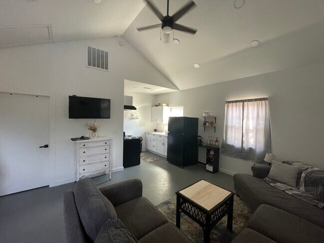 Foto del edificio - 1208 Brady Ave