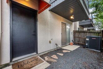 Building Photo - 2453 Wentworth St