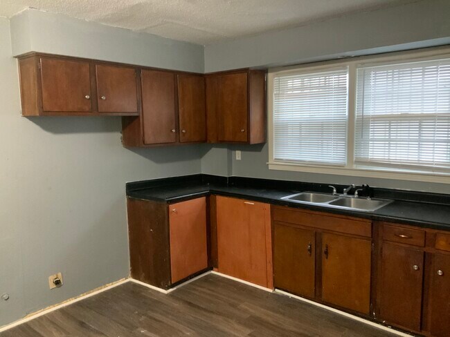 Building Photo - 3486 Faxon Ave