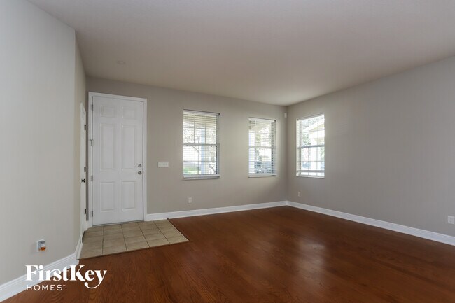 Foto del edificio - 7232 Bridgeview Dr