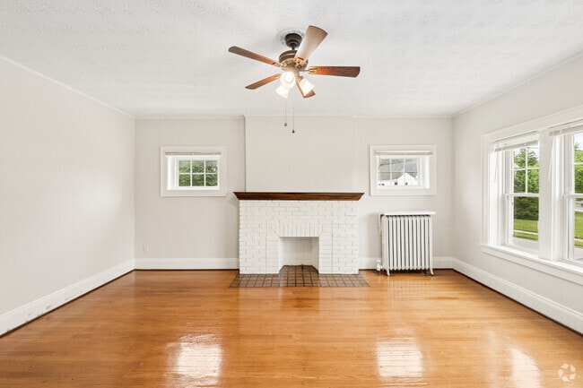 1BR, 1BA - 600SF - Living Room - Waterbury Apartments