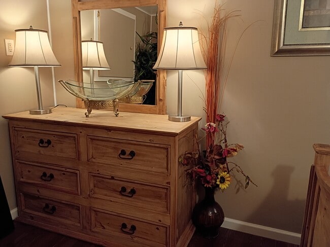 Foto del edificio - 5070 Fenwood Dr