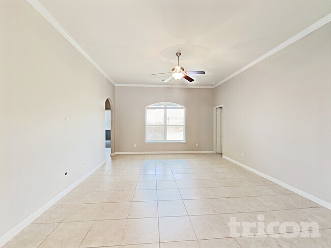 Building Photo - 2312 Redbud Dr