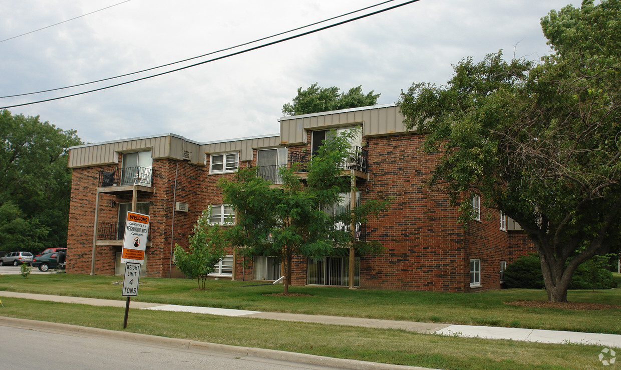 Building Photo - 5720-5740 East Ave