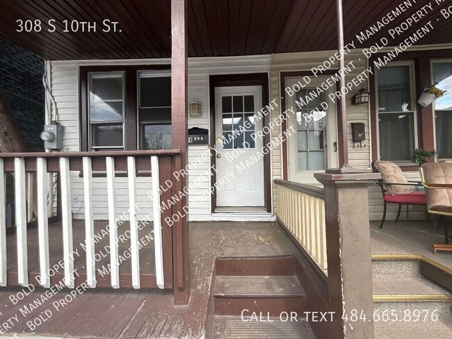 Building Photo - 308 S 10th St