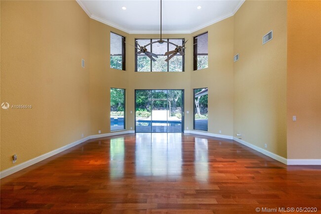 Building Photo - 1206 Manor Dr S