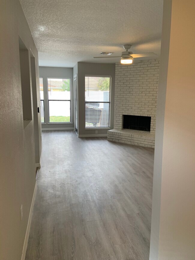 Douglaston Villas & Townhomes 1030 Douglas Ave Altamonte Springs, FL