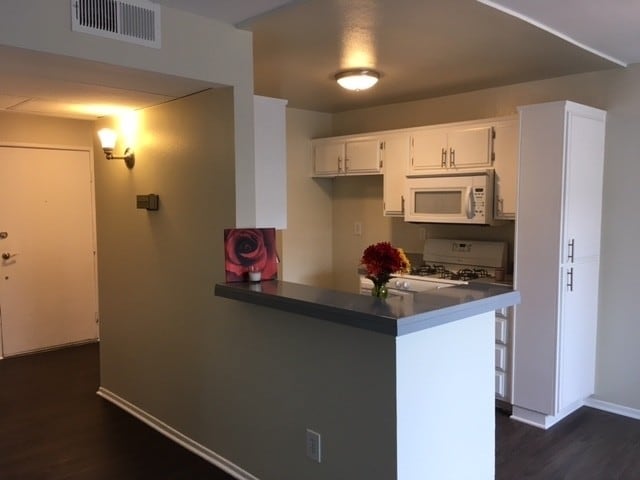 Foto principal - 4432 Coldwater Canyon Ave