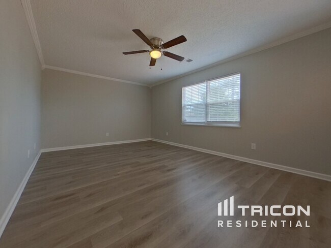 Foto del edificio - 661 Thornhill Dr