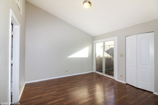 Foto del edificio - 707 Clearwood Ct