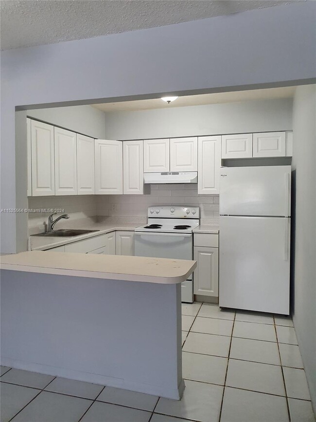 Building Photo - 210 NE 41st St