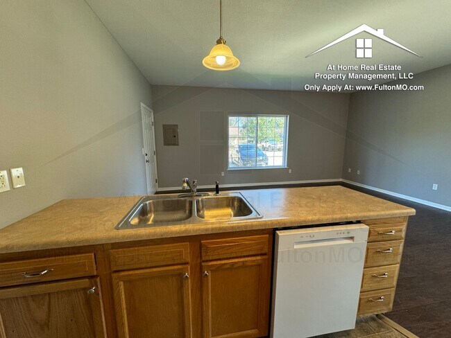 Foto del edificio - 211 N Main St