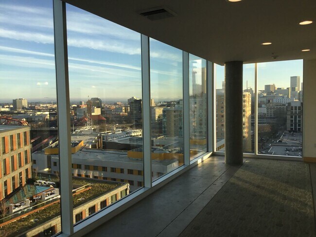 Building Photo - MOVE-IN SPECIAL 1b/1ba in The Pearl at The...