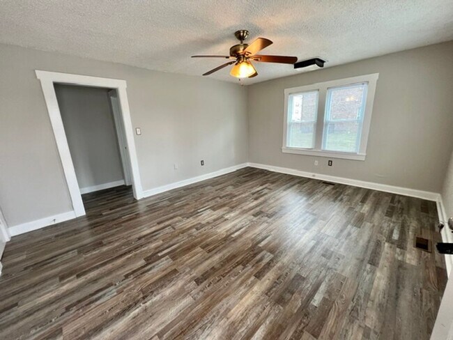 Building Photo - 2 BR 1 BA Single Family Home in Murfreesboro