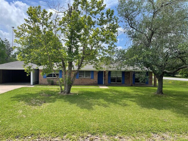 Foto del edificio - 400 County Rd 243