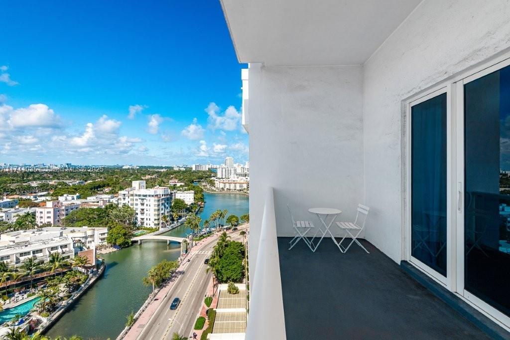 Foto principal - 2301 Collins Ave