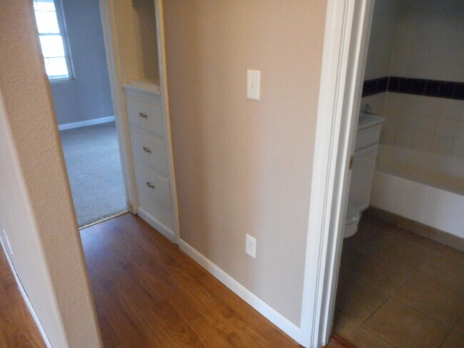 Foto del edificio - 1038 Daniels St NE