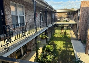 Building Photo - 867 Colony Dr