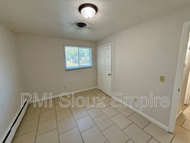 Foto del edificio - 705 W 18th St