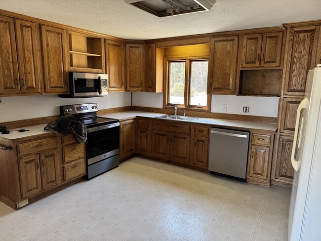 Building Photo - 60 Overlook Rd