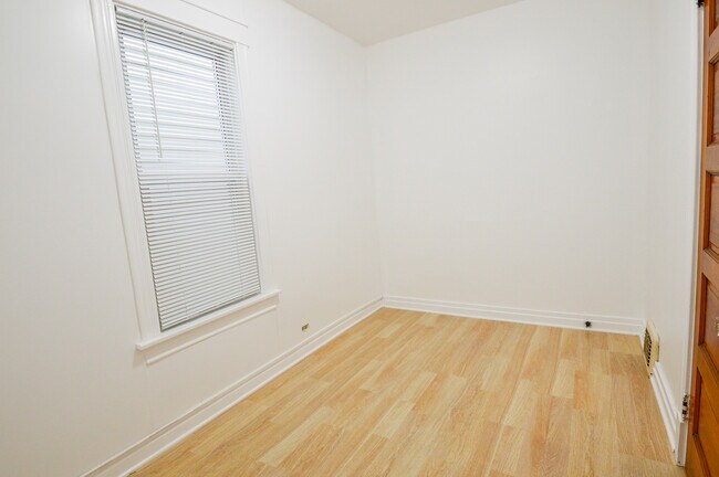 Building Photo - 3432 N Avers Ave
