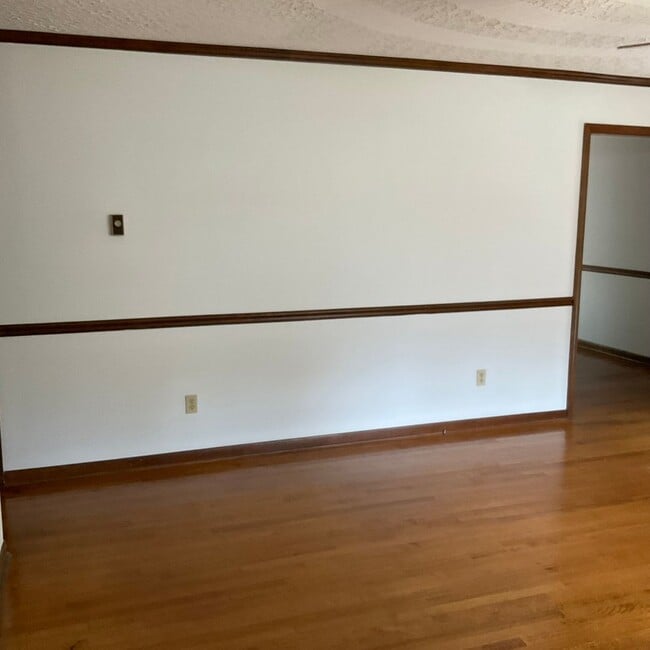 Building Photo - 3892 English Oak Dr