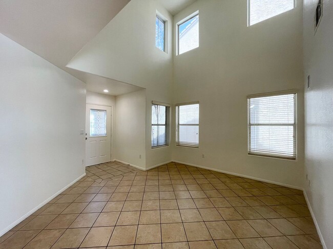 Building Photo - 4993 W Vacaville Ave
